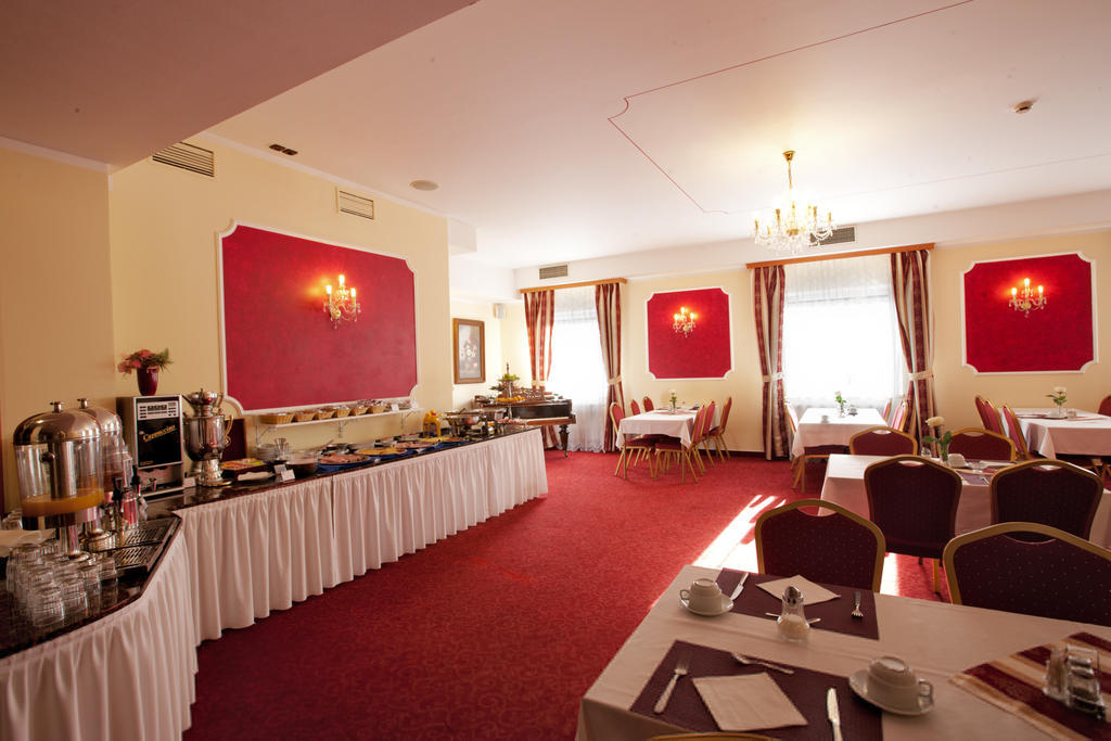 Hotel Savoy チェスケー・ブジェヨヴィツェ エクステリア 写真