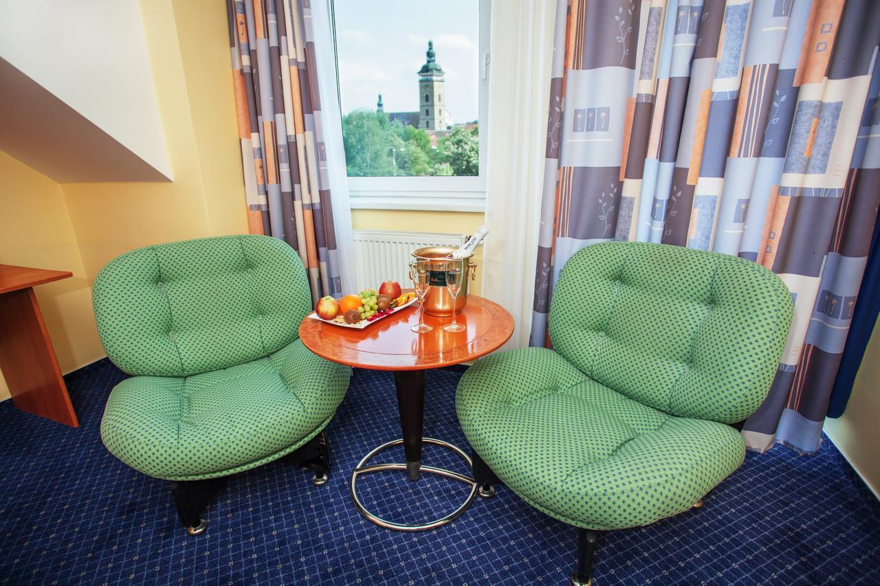 Hotel Savoy チェスケー・ブジェヨヴィツェ エクステリア 写真