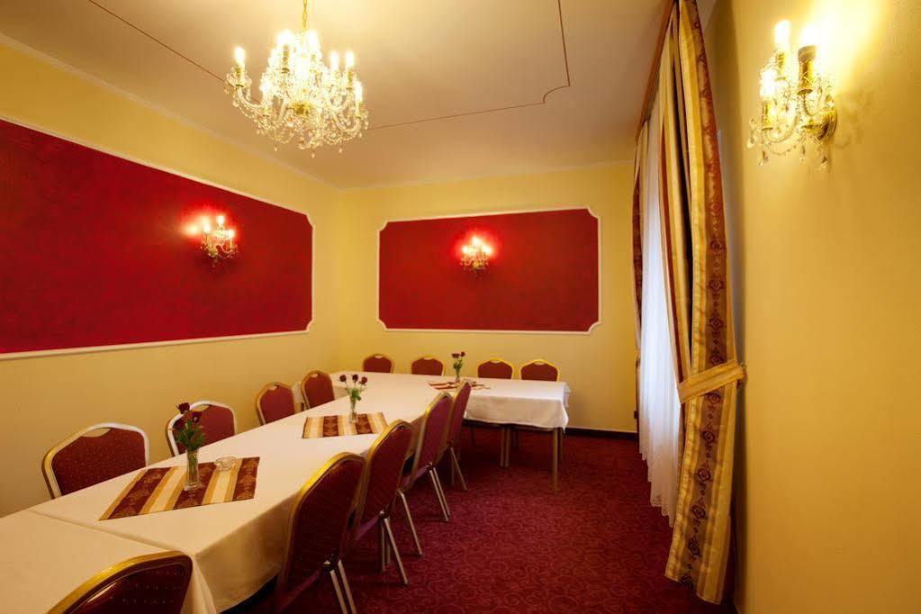 Hotel Savoy チェスケー・ブジェヨヴィツェ エクステリア 写真