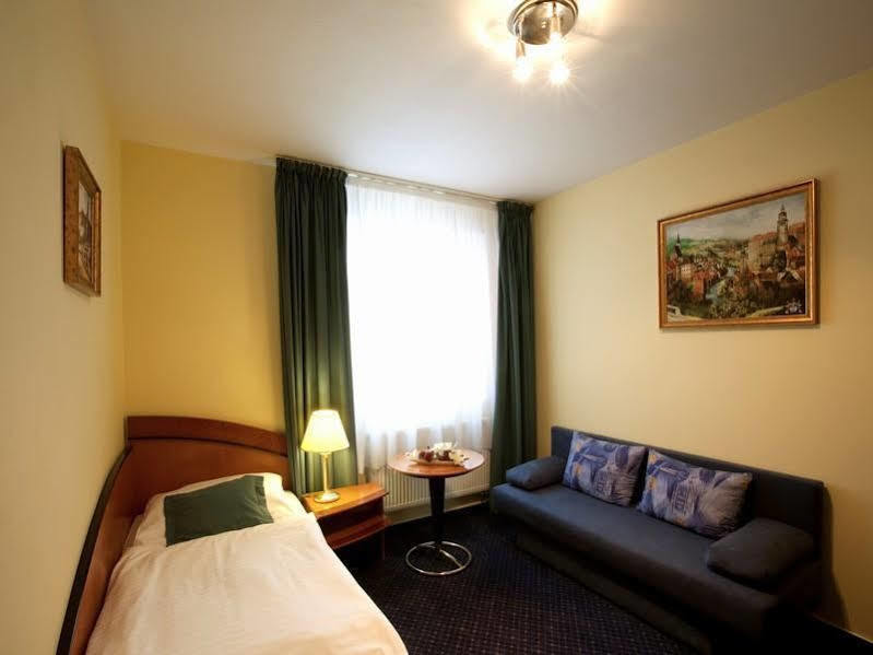 Hotel Savoy チェスケー・ブジェヨヴィツェ エクステリア 写真